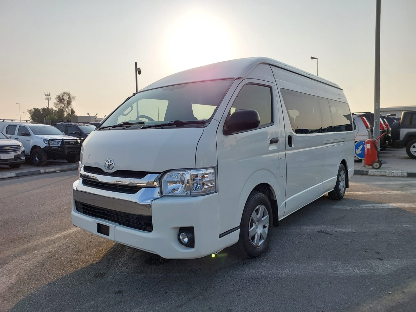 TOYOTA Hiace Commuter