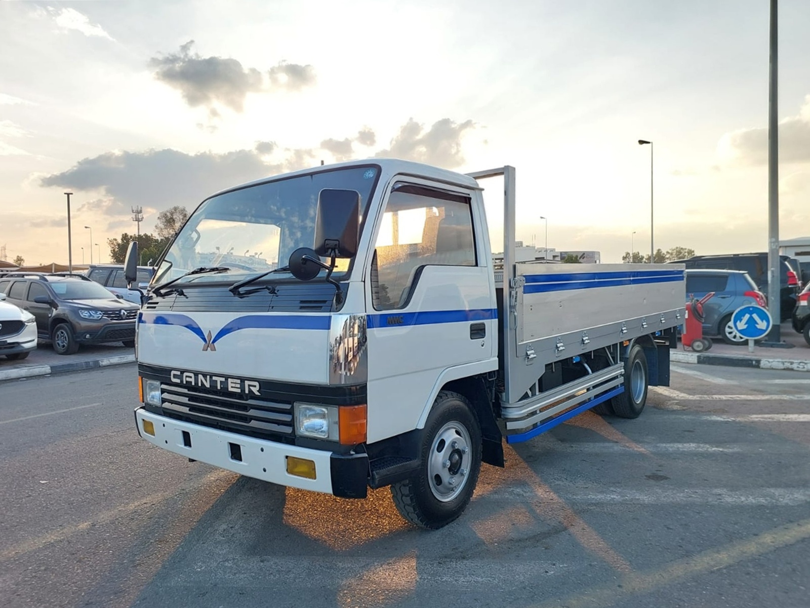 MITSUBISHI Canter