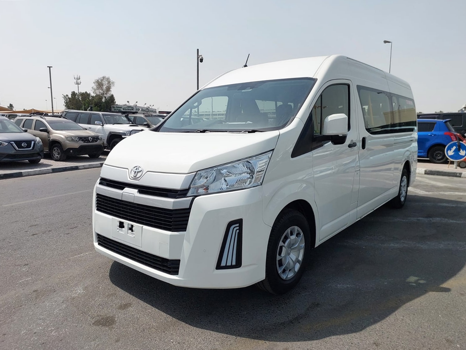 TOYOTA Hiace Commuter