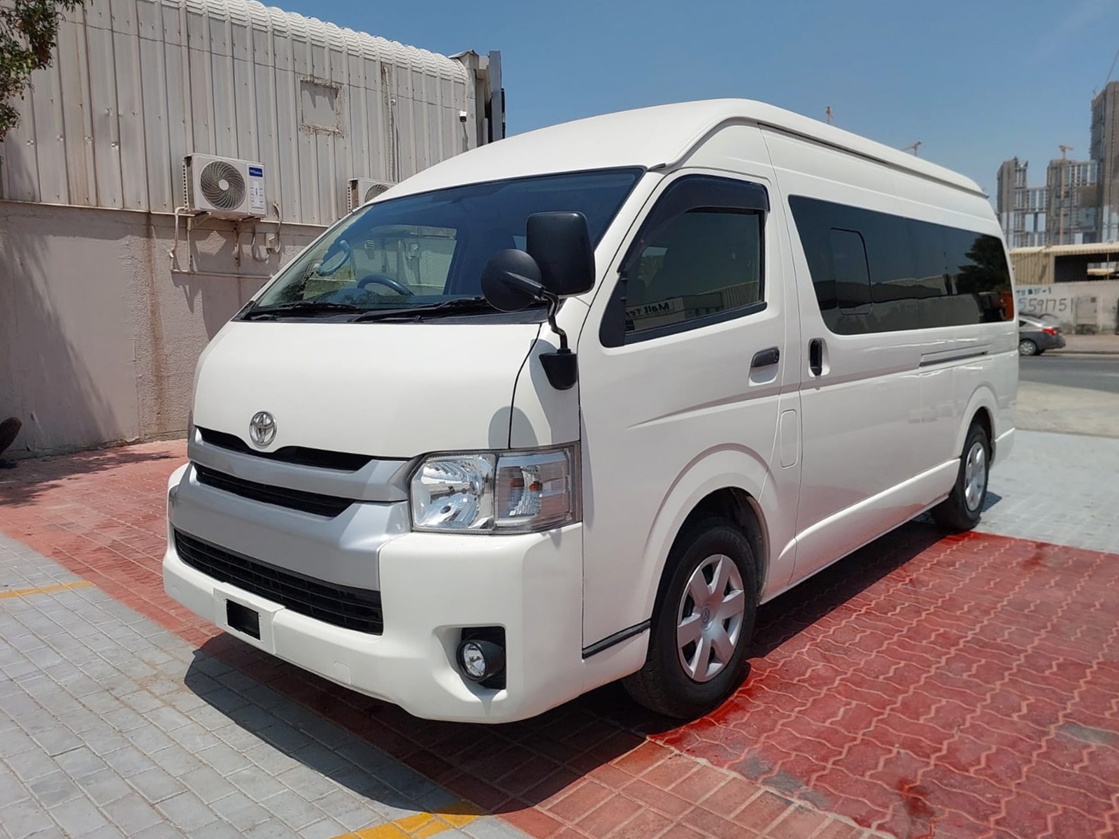 TOYOTA Hiace Commuter