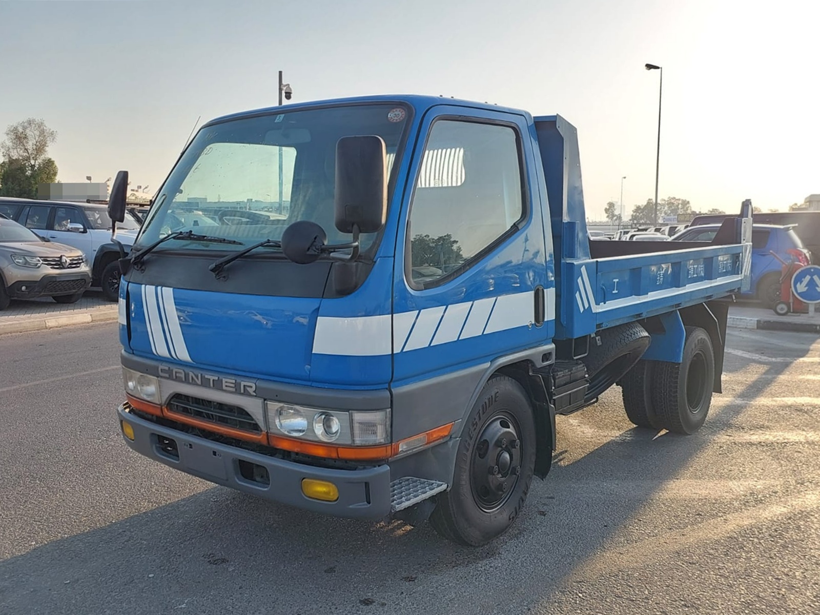 MITSUBISHI Canter
