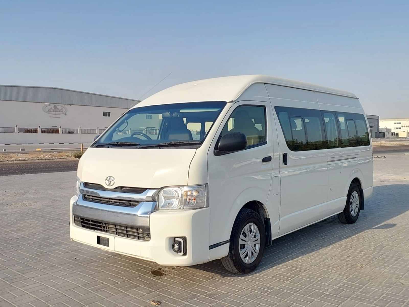 TOYOTA Hiace Commuter