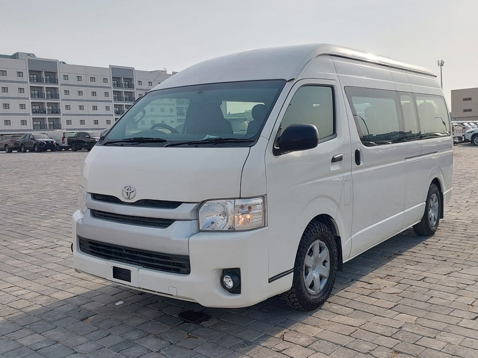 TOYOTA Hiace Commuter