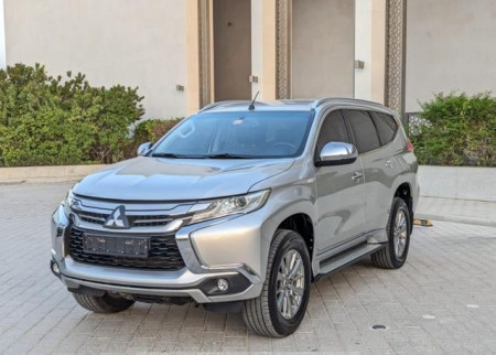 MITSUBISHI MONTERO