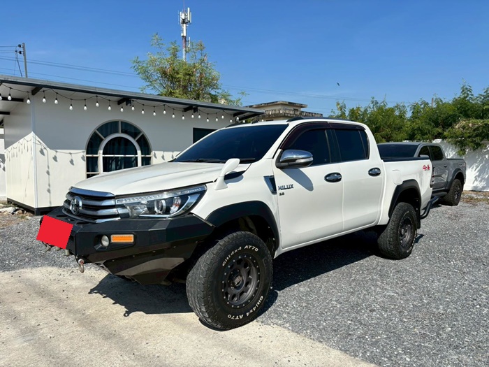 TOYOTA Hilux