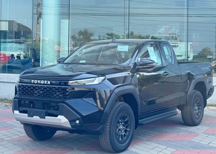 TOYOTA HILUX TRAVO PRERUNNER PREMIUM