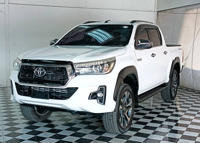 TOYOTA Hilux