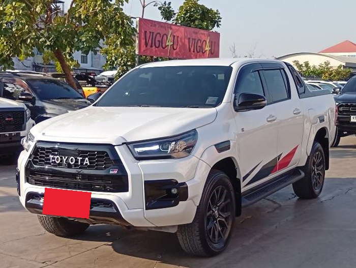 TOYOTA Hilux