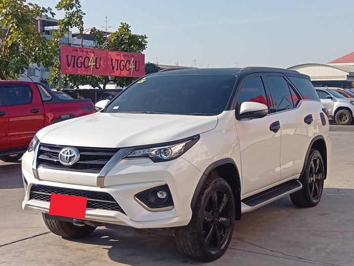 TOYOTA Fortuner