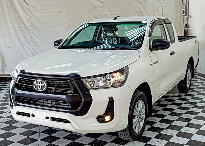 TOYOTA Hilux