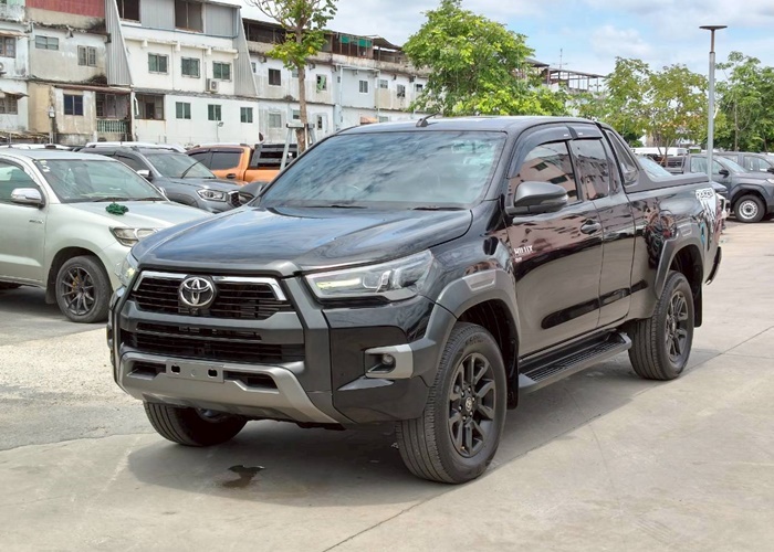 TOYOTA Hilux