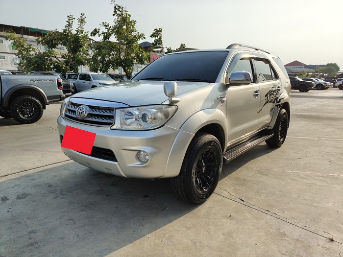 TOYOTA Fortuner