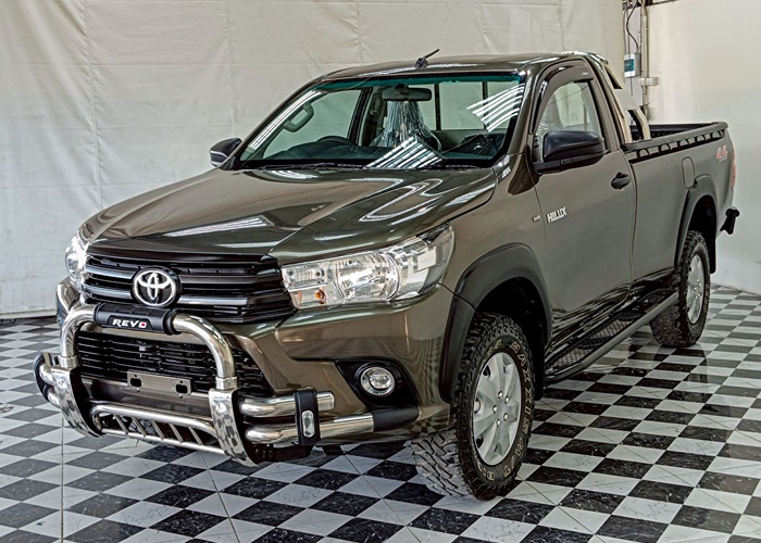 TOYOTA Hilux