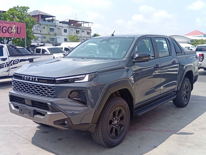 TOYOTA TRAVO OVERLAND