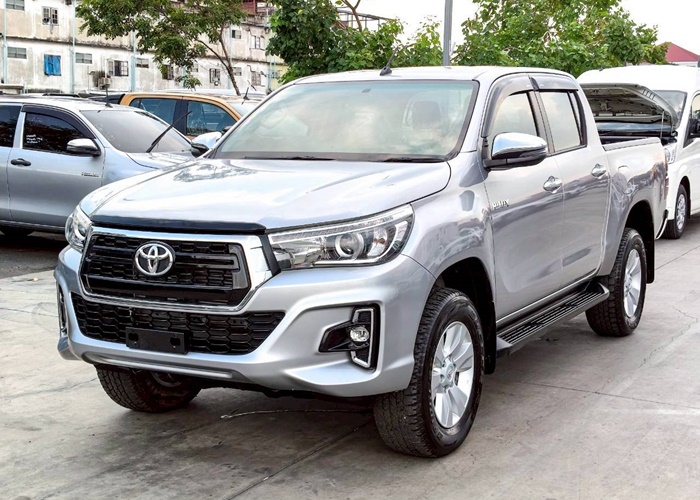TOYOTA Hilux