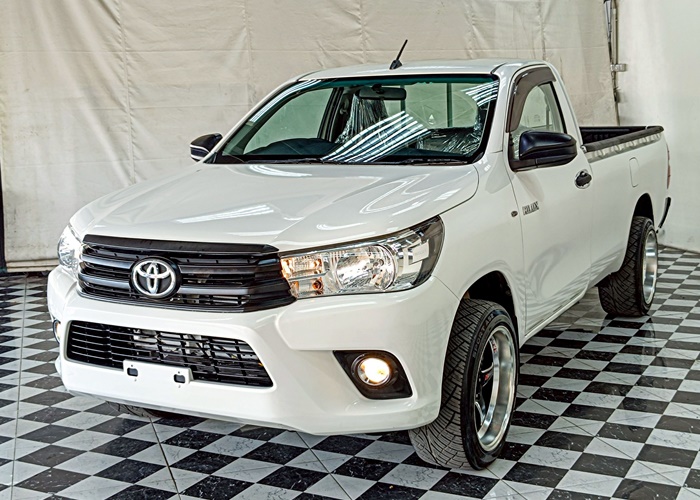 TOYOTA Hilux