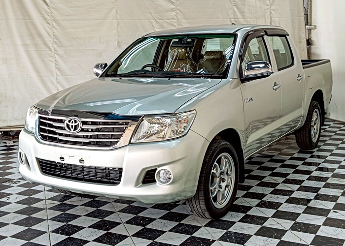 TOYOTA Hilux