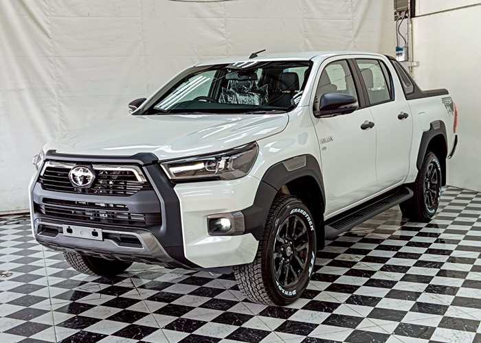 TOYOTA Hilux