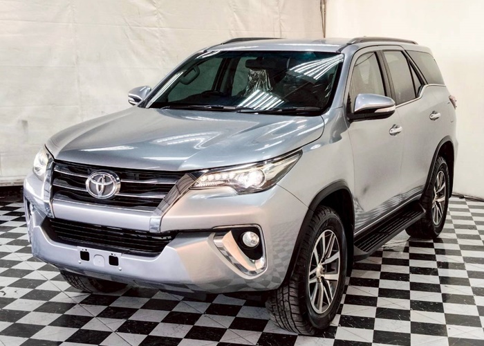 TOYOTA Fortuner