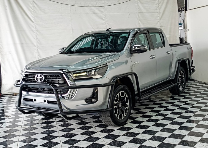 TOYOTA Hilux