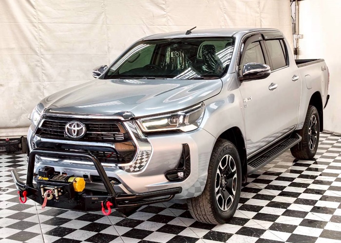 TOYOTA Hilux