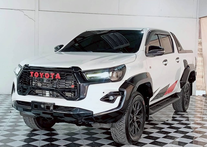 TOYOTA Hilux