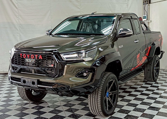 TOYOTA Hilux