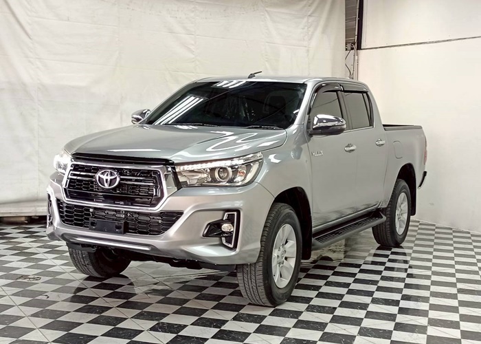 TOYOTA Hilux