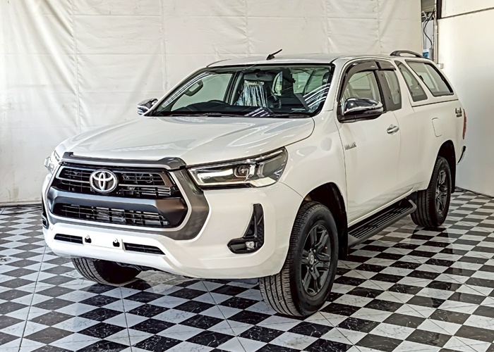 TOYOTA Hilux