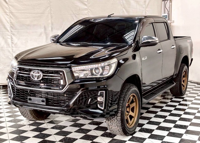 TOYOTA Hilux