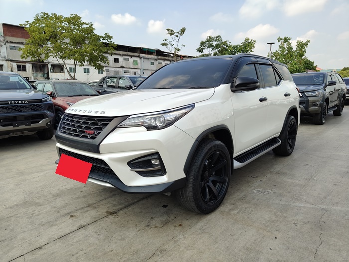 TOYOTA Fortuner