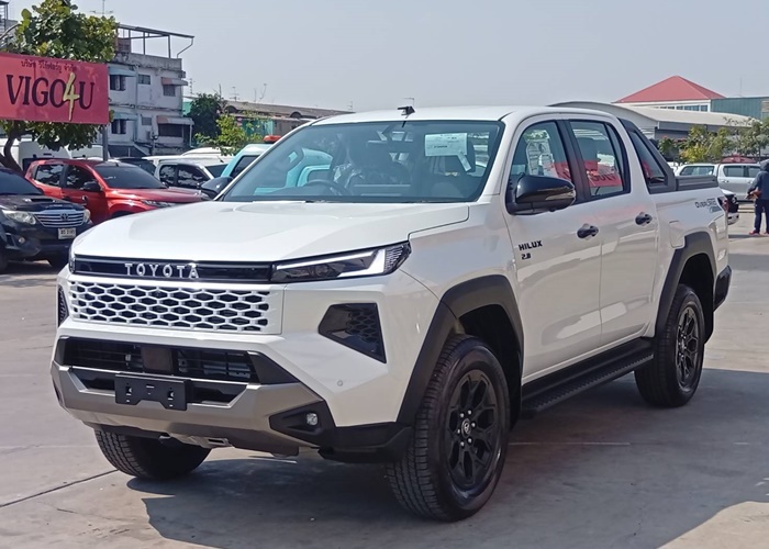 TOYOTA HILUX TRAVO OVERLAND