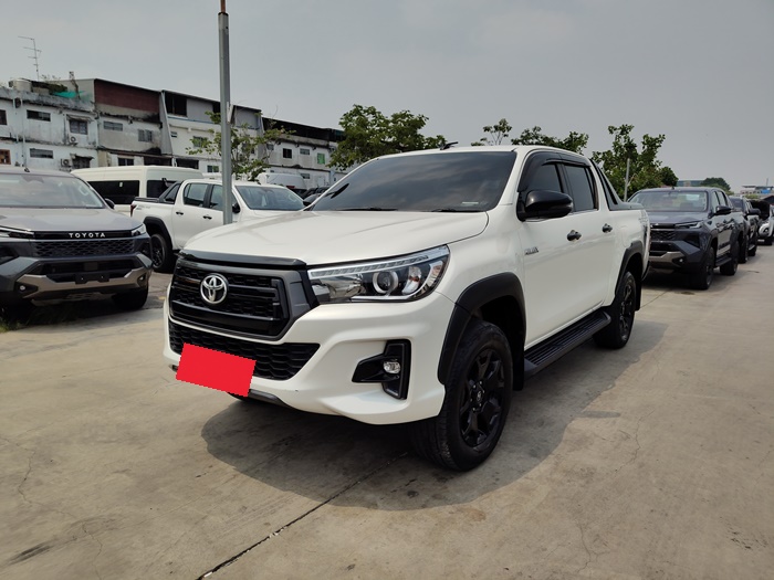 TOYOTA Hilux