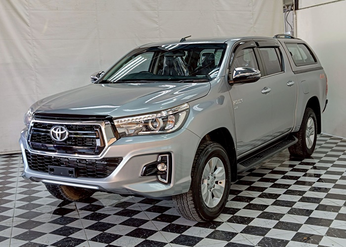 TOYOTA Hilux
