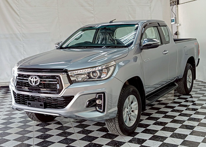 TOYOTA Hilux