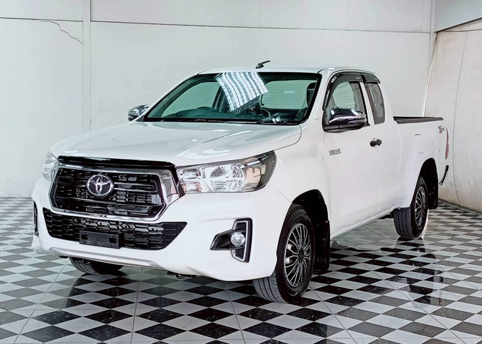 TOYOTA Hilux
