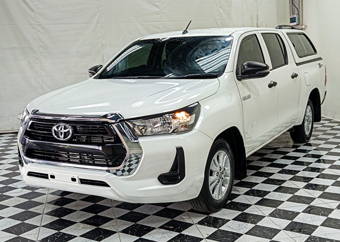 TOYOTA Hilux