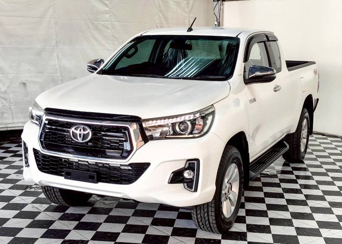 TOYOTA Hilux