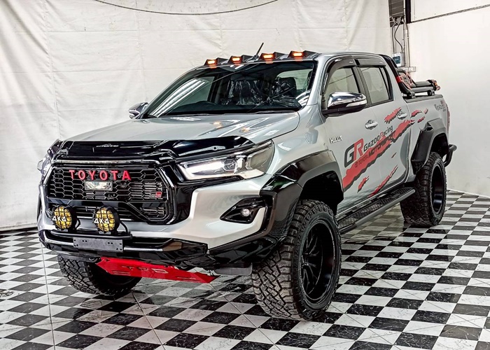 TOYOTA Hilux