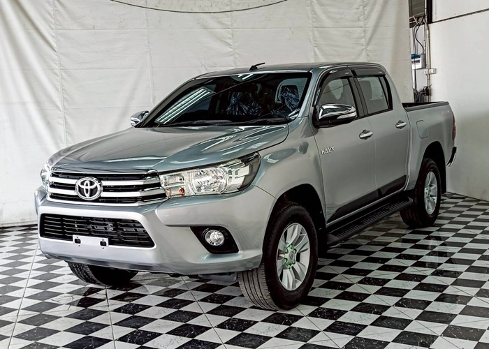 TOYOTA Hilux