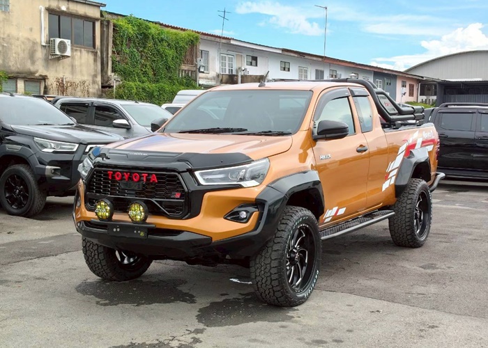 TOYOTA Hilux