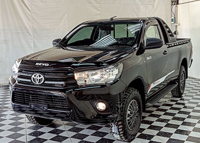 TOYOTA Hilux