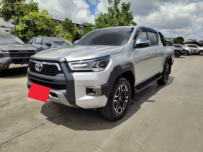 TOYOTA Hilux