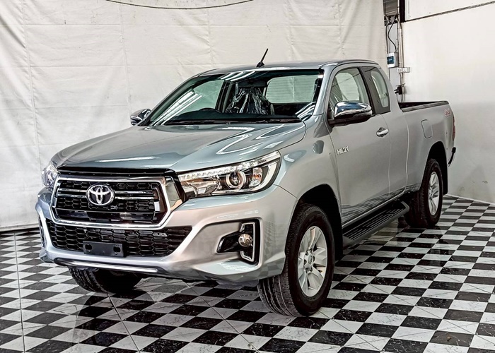 TOYOTA Hilux