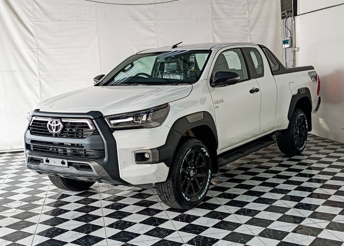 TOYOTA Hilux