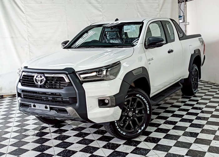 TOYOTA Hilux