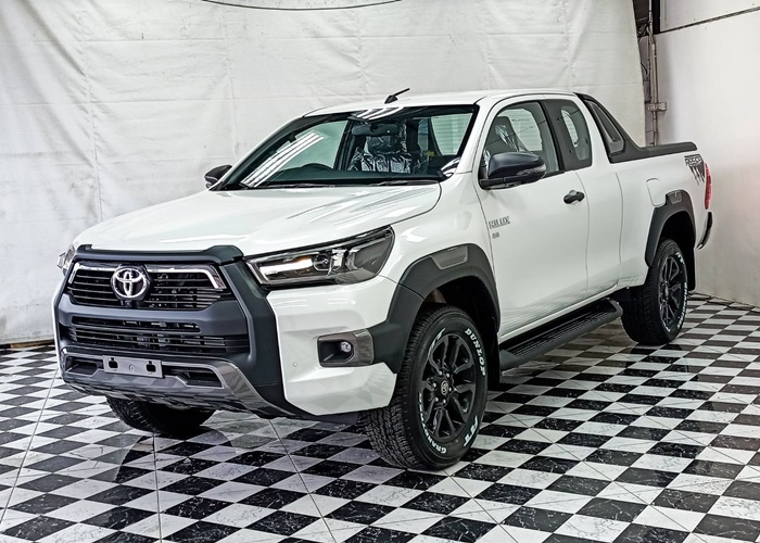 TOYOTA Hilux