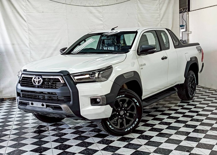 TOYOTA Hilux