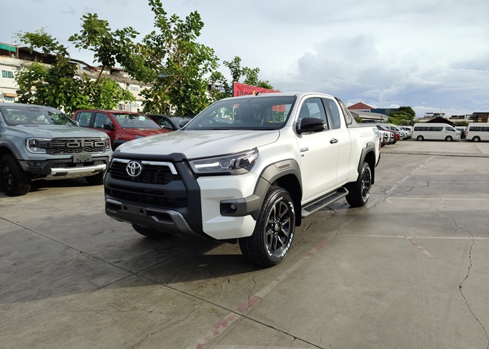 TOYOTA Hilux