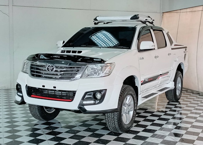 TOYOTA Hilux
